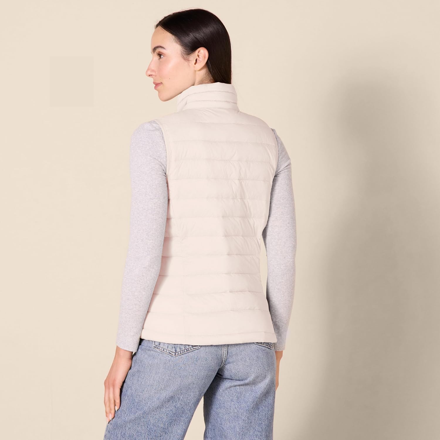 Detalle de Amazon Essentials Damen Leichte Wasserabweisende und Packbare Steppweste – Regular Fit