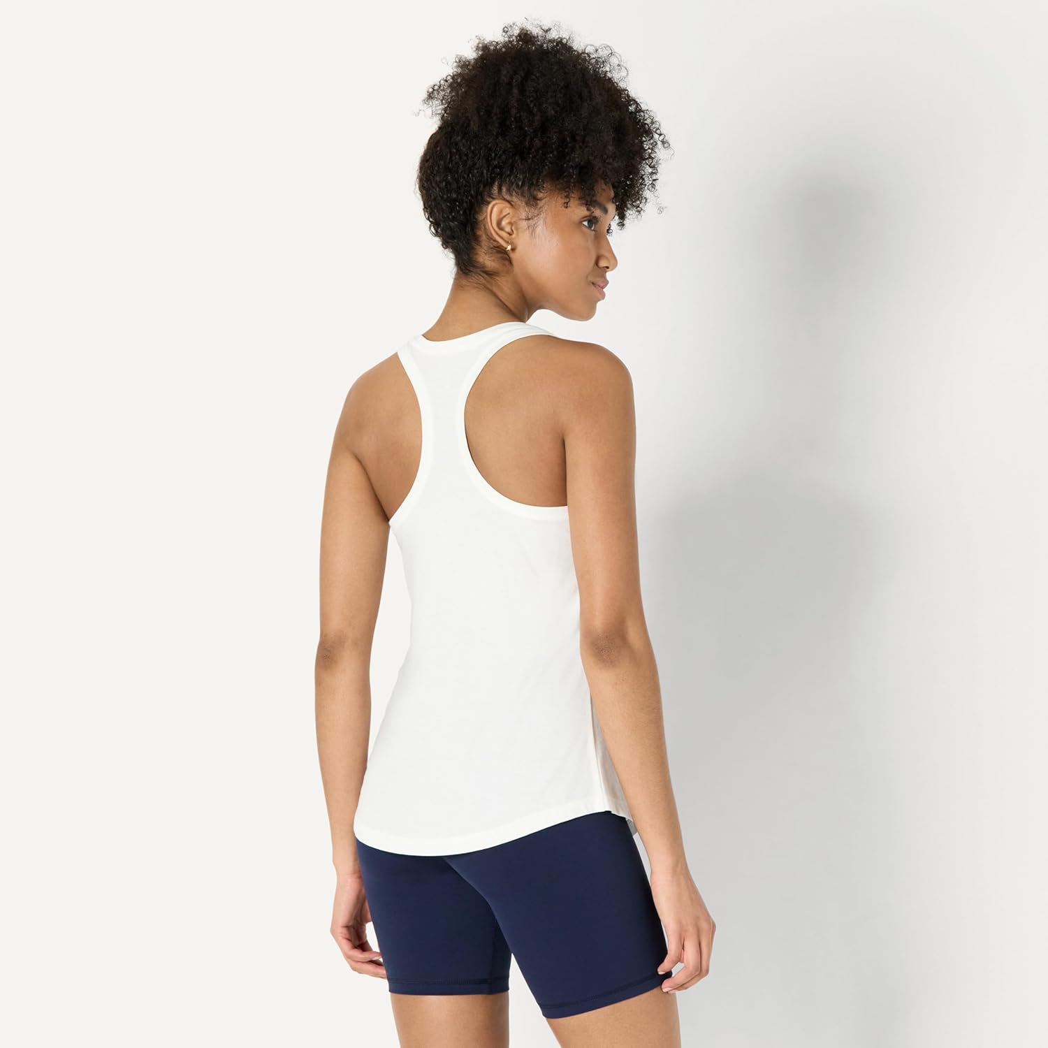 Detalle 2 de Amazon Essentials Women's Active Soft Cotton Modal Scoop Neck Racerback Tank