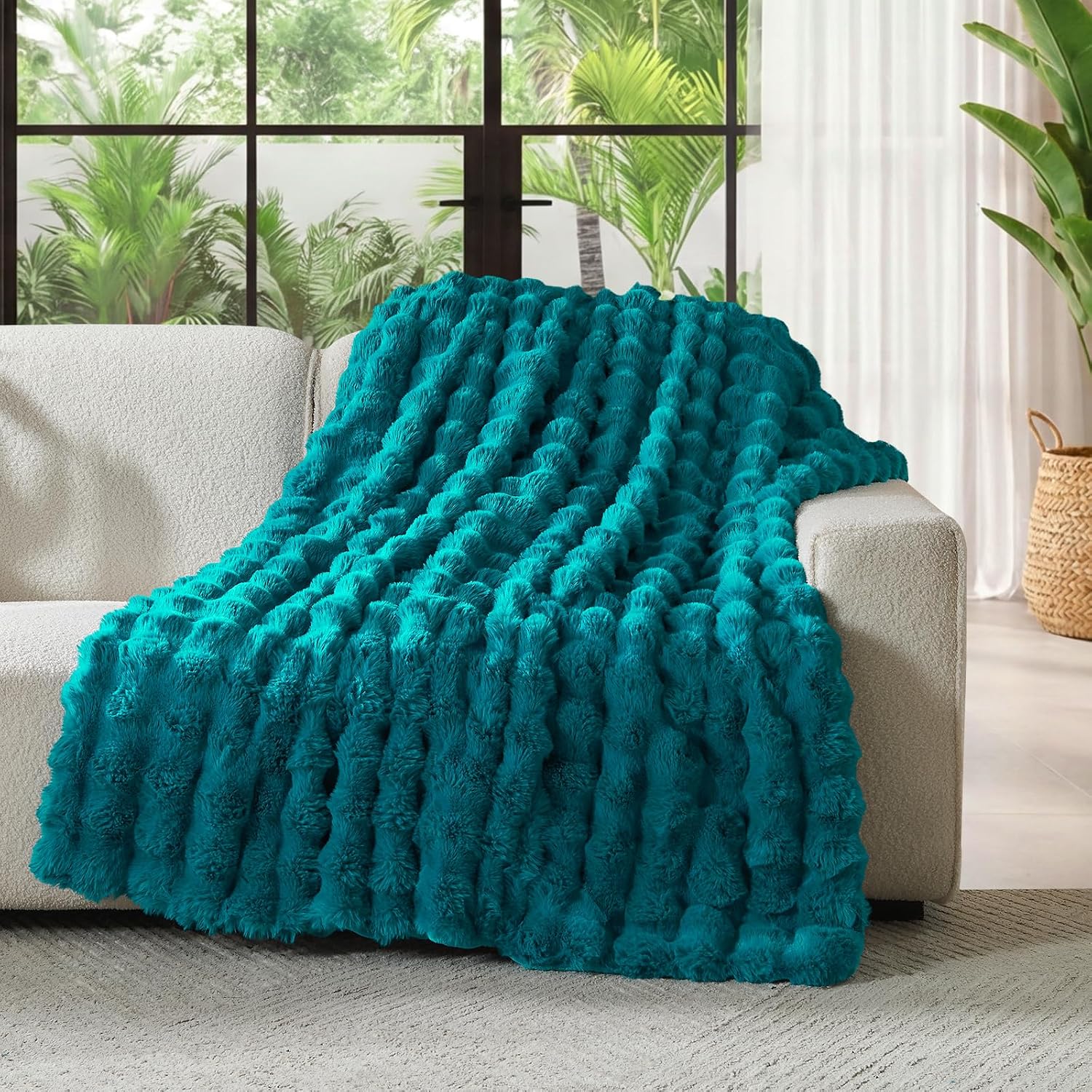 Detalle 2 de Lotus Karen Teal Faux Fur Throw Blanket, 90 x 90 Inches, Bubble Texture