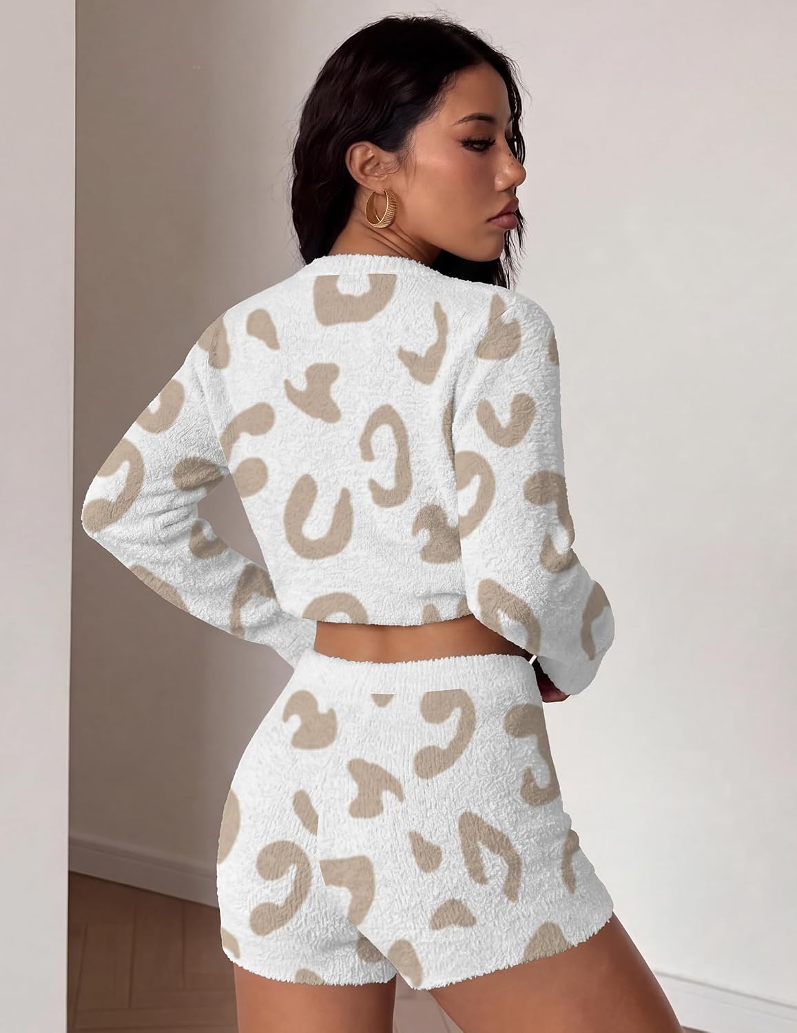 Thumbnail 3 de Ekouaer AMY007303_PAT6_M Fuzzy Fleece Pajama Set with Sweater Top and Shorts