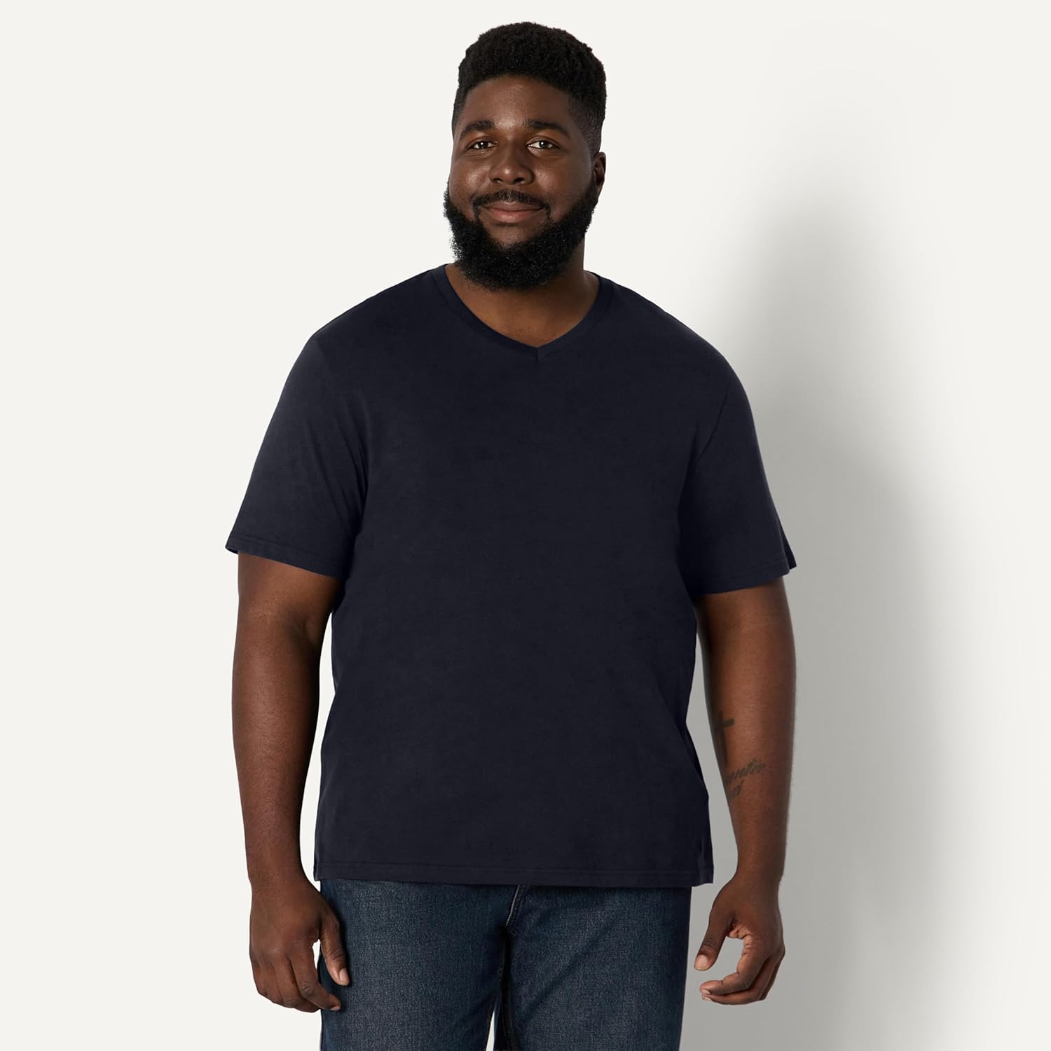 Thumbnail 5 de Amazon Essentials Herren Kurzärmeliger V-Ausschnitt – Regular Fit (Mehrfachpack)