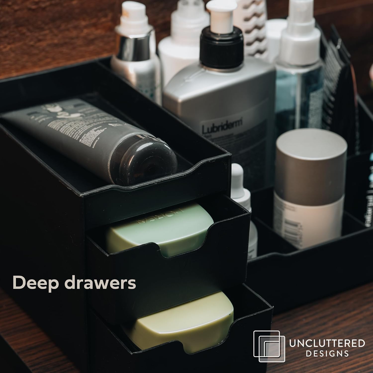 Detalle de UNCLUTTERED DESIGNS Large Black Cosmetic Organiser – Large Drawer Box for Aftershave, Deodorant, Beard, Shaving Lotion, Perfume & Skincare