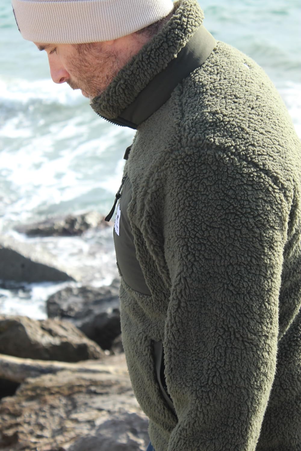 Detalle de Surf Monkey Veste Sherpa en polaire recyclée – zip intégral, poche poitrine et coupe classique