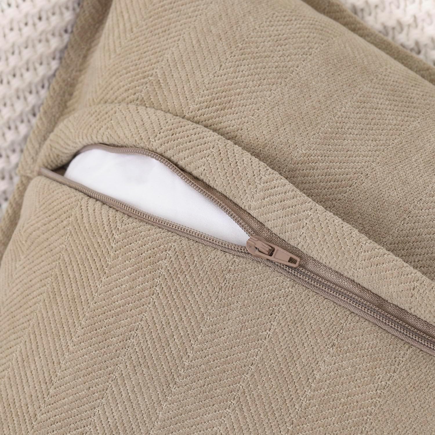 Thumbnail 2 de Madizz Textured Chenille Cushion Covers: Set of 2, 26x26 inches, Light Taupe