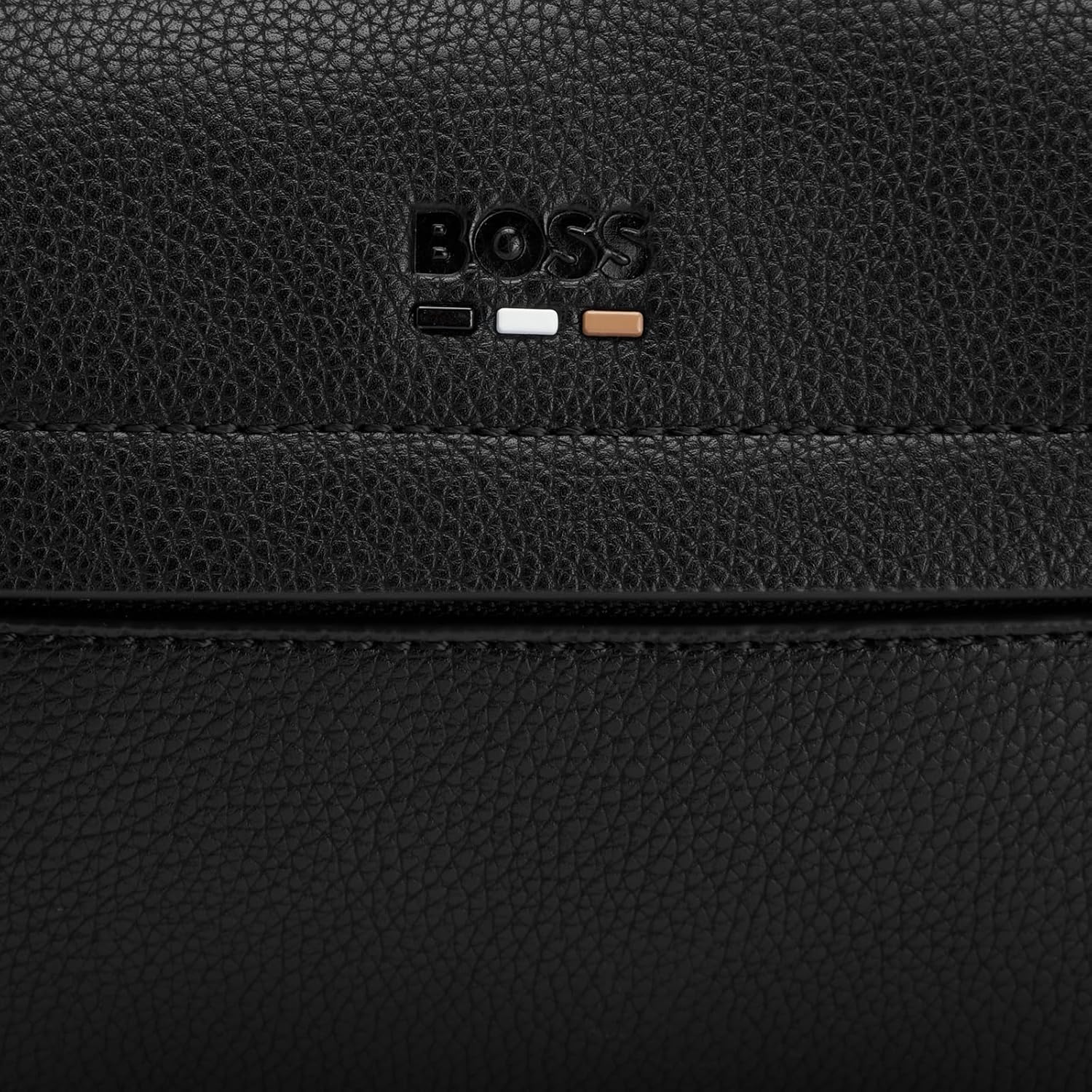 Detalle de BOSS Ray_Washbag N. 10263216 01 – Hochwertige Verarbeitung und kompakte Aufbewahrung