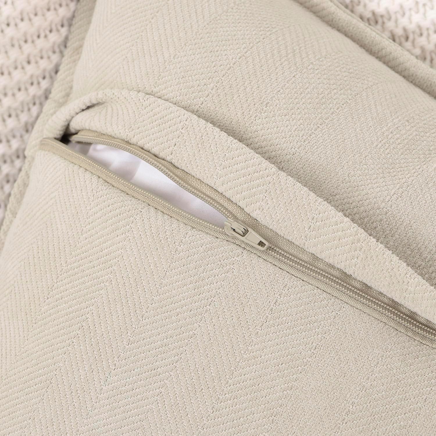 Thumbnail 2 de Madizz Textured Chenille Cushion Covers (Set of 2) – 20x20 inch Beige