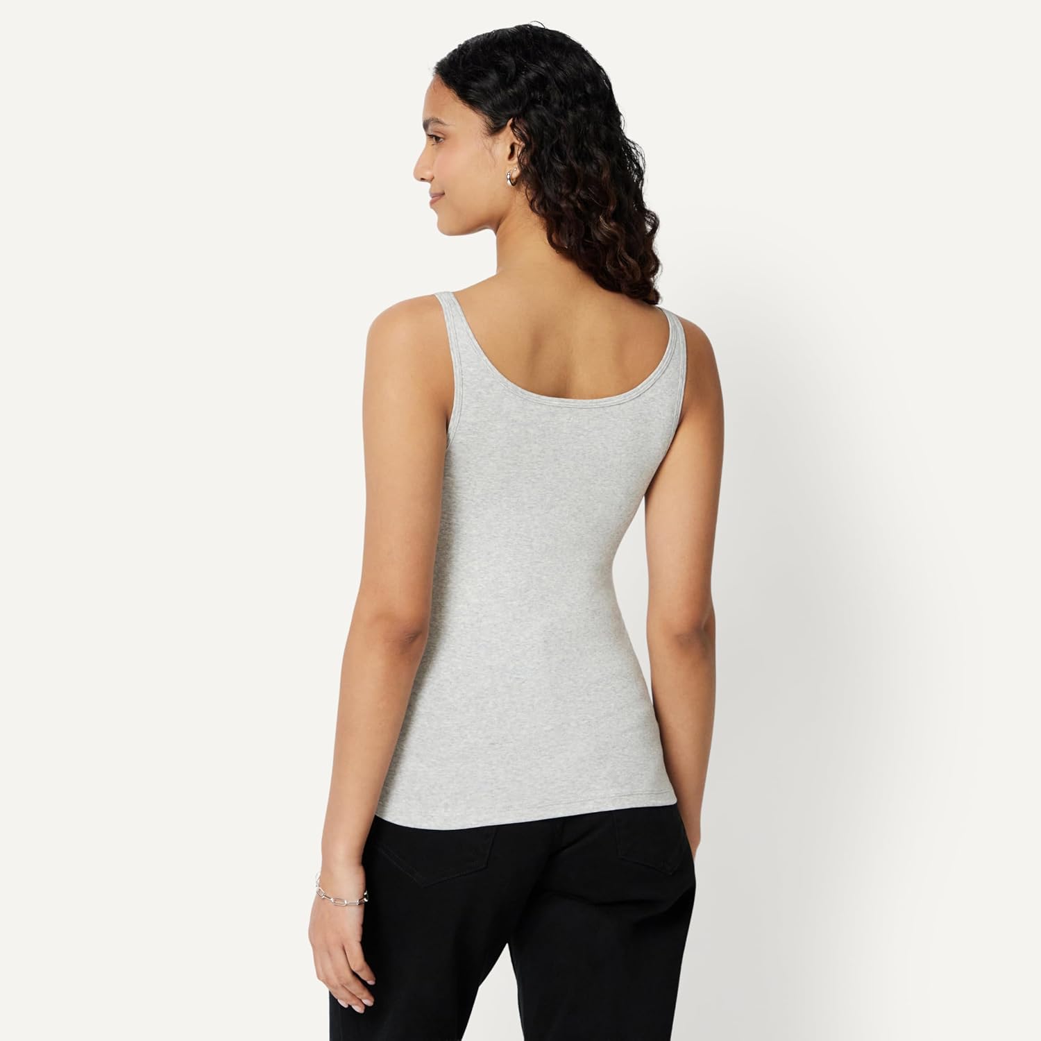 Detalle de Amazon Essentials Women's Slim-Fit Thin-Strap Tank Top