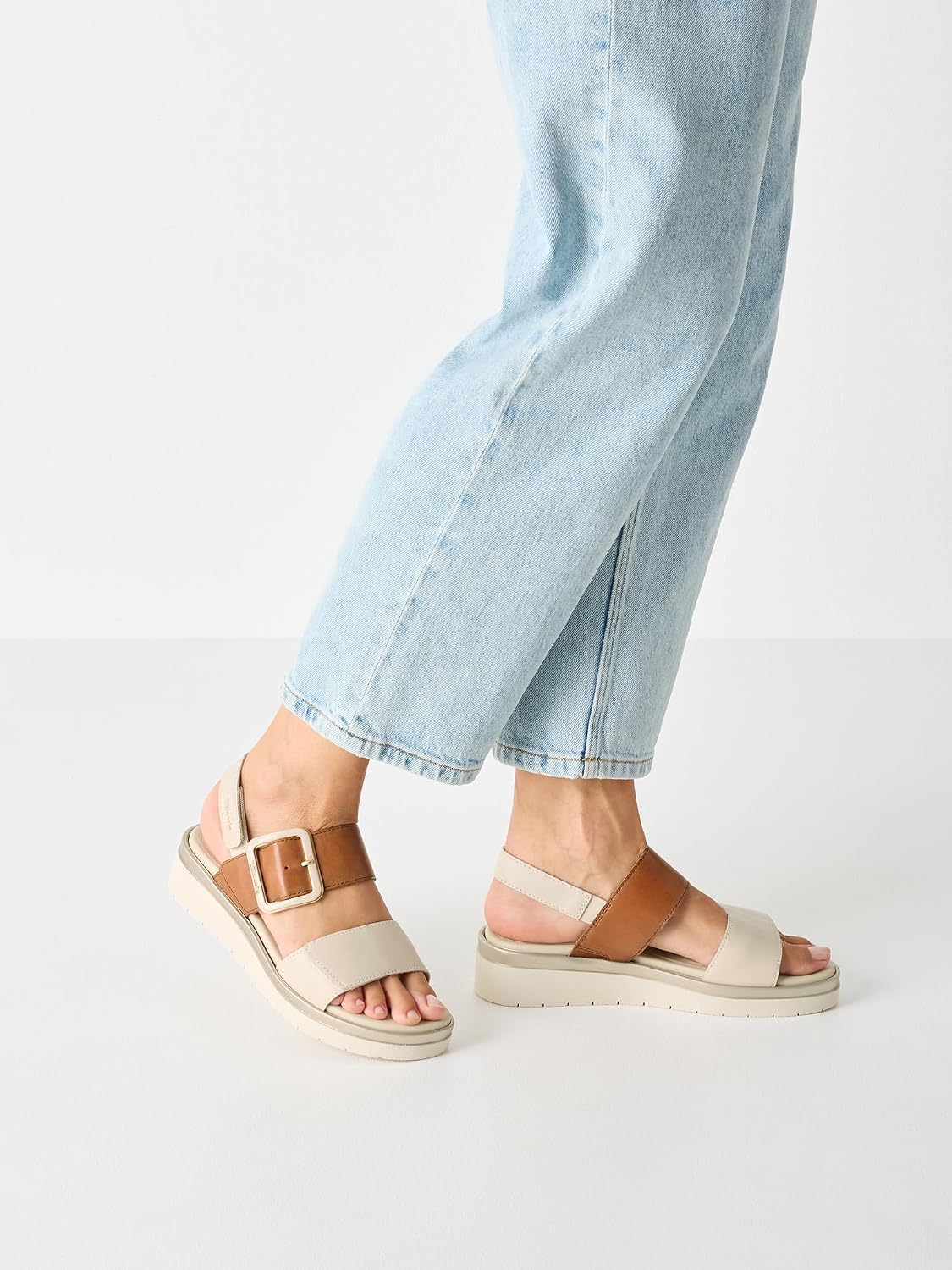 Detalle de Tamaris Comfort Sandales Plates en cuir pour femmes avec boucle – ajustement Multi-Adjustable