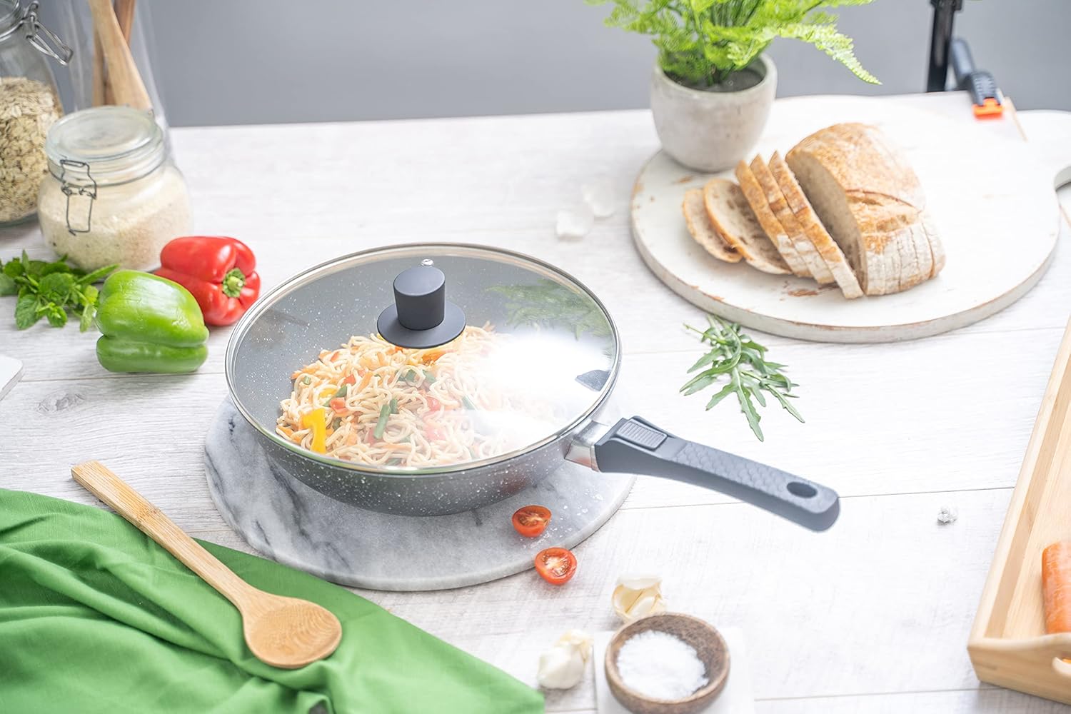 Thumbnail 4 de nuovva Non-Stick Wok Pan with Glass Lid – 28cm Deep Stir Fry Pan with Induction Base and Detachable Handle