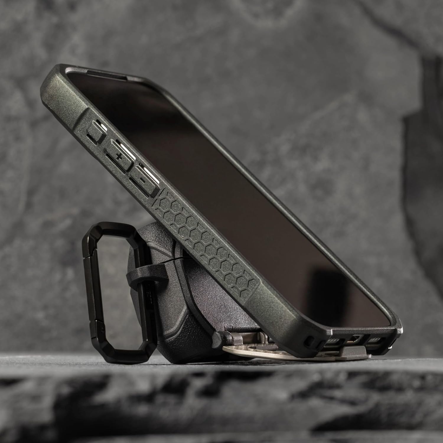 Detalle de URBAN ARMOR GEAR UAG-APPRO3-P-BK/SV MONARCH AirPods Pro(第3世代)用ケース