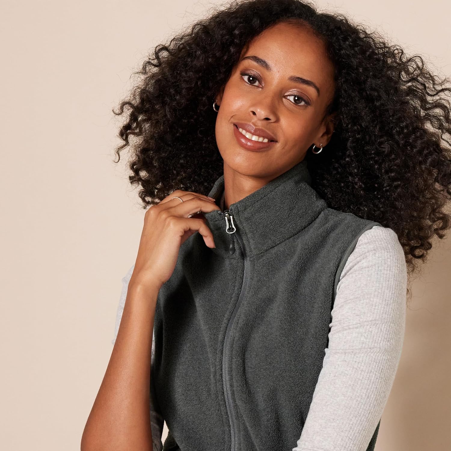 Thumbnail 2 de Amazon Essentials Women’s Classic-Fit Sleeveless Polar Soft Fleece Vest (Plus Size available)