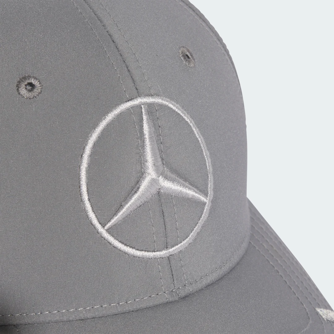 Detalle de Gorra Mercedes - AMG Petronas Formula One Team Silver Arrows de Adidas