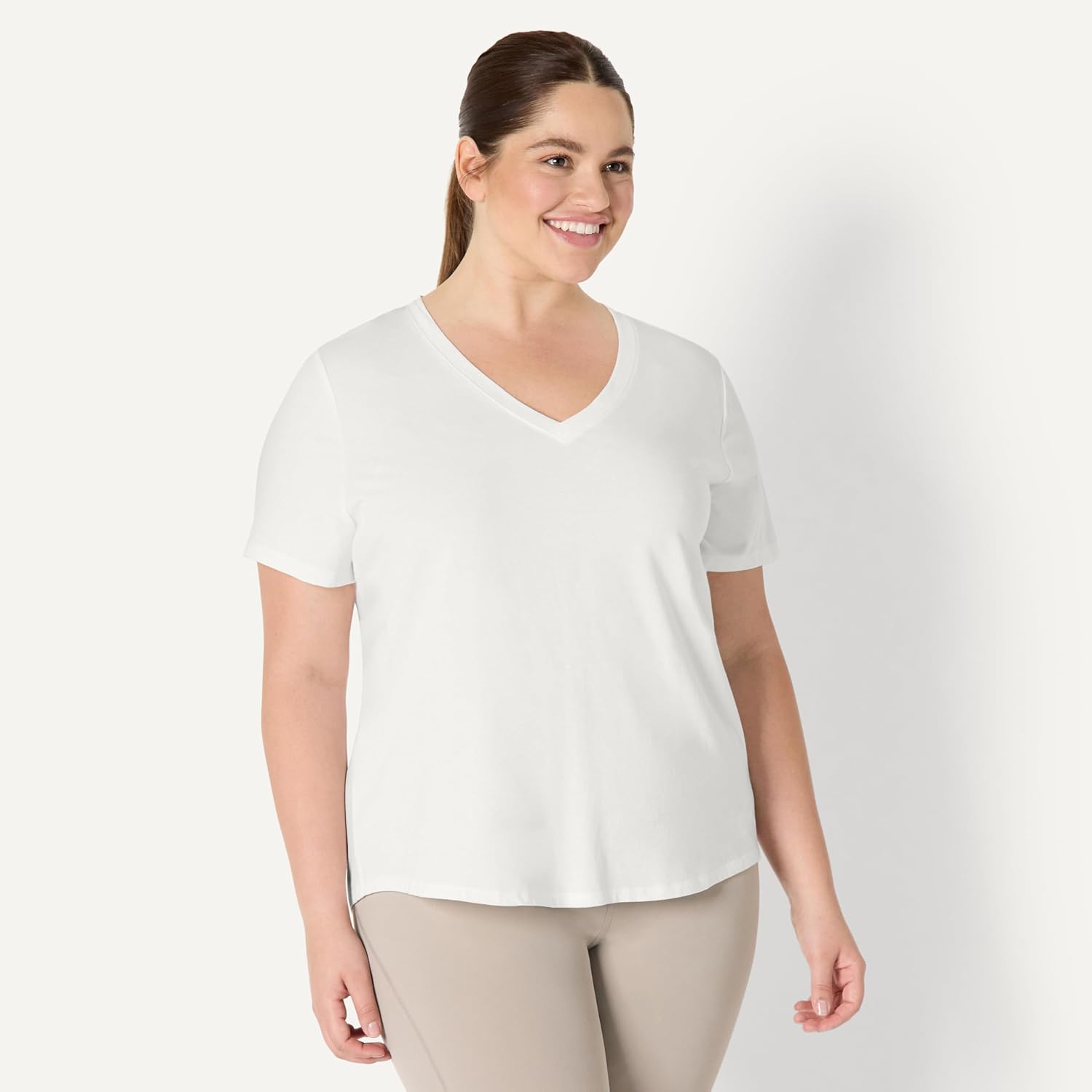 Thumbnail 5 de Amazon Essentials Damen Active Soft Cotton Yoga-Workout-T-Shirt (Relaxed Fit) mit V-Ausschnitt