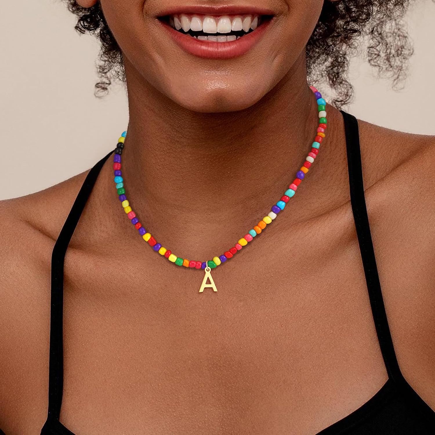 Thumbnail 1 de SLOONG Bunte Buchstaben Perlenkette – handgefertigte Namens- oder Initialkette mit Boho-Choker-Charme
