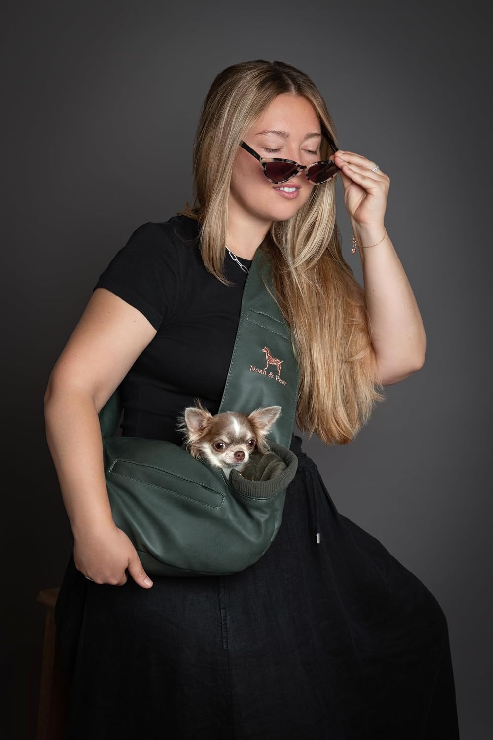 Detalle 2 de NOAH & PAW dog sling carrier 3-10lb
