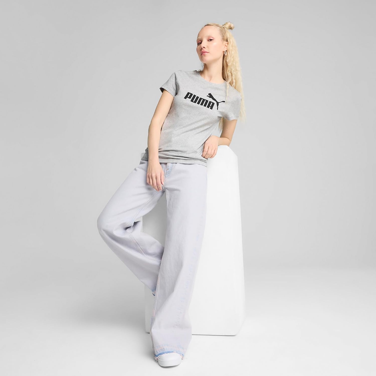 Detalle de PUMA ESS No. 1 Logo Tee – Unisex Basic kurzärmelig