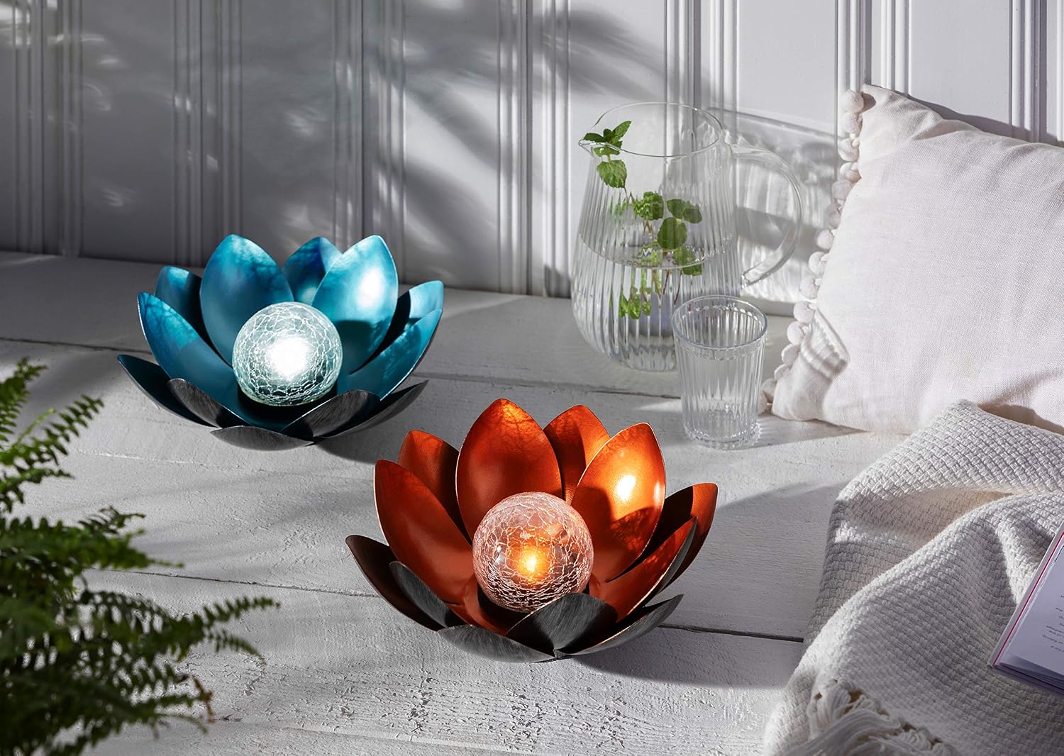 Detalle 1 de Dehner Lampada Solare Lotus, Ø 27,5 cm x Altezza 12 cm, Metallo Argento/Rosso – Fiori di loto luminosi e autoaccensione al crepuscolo