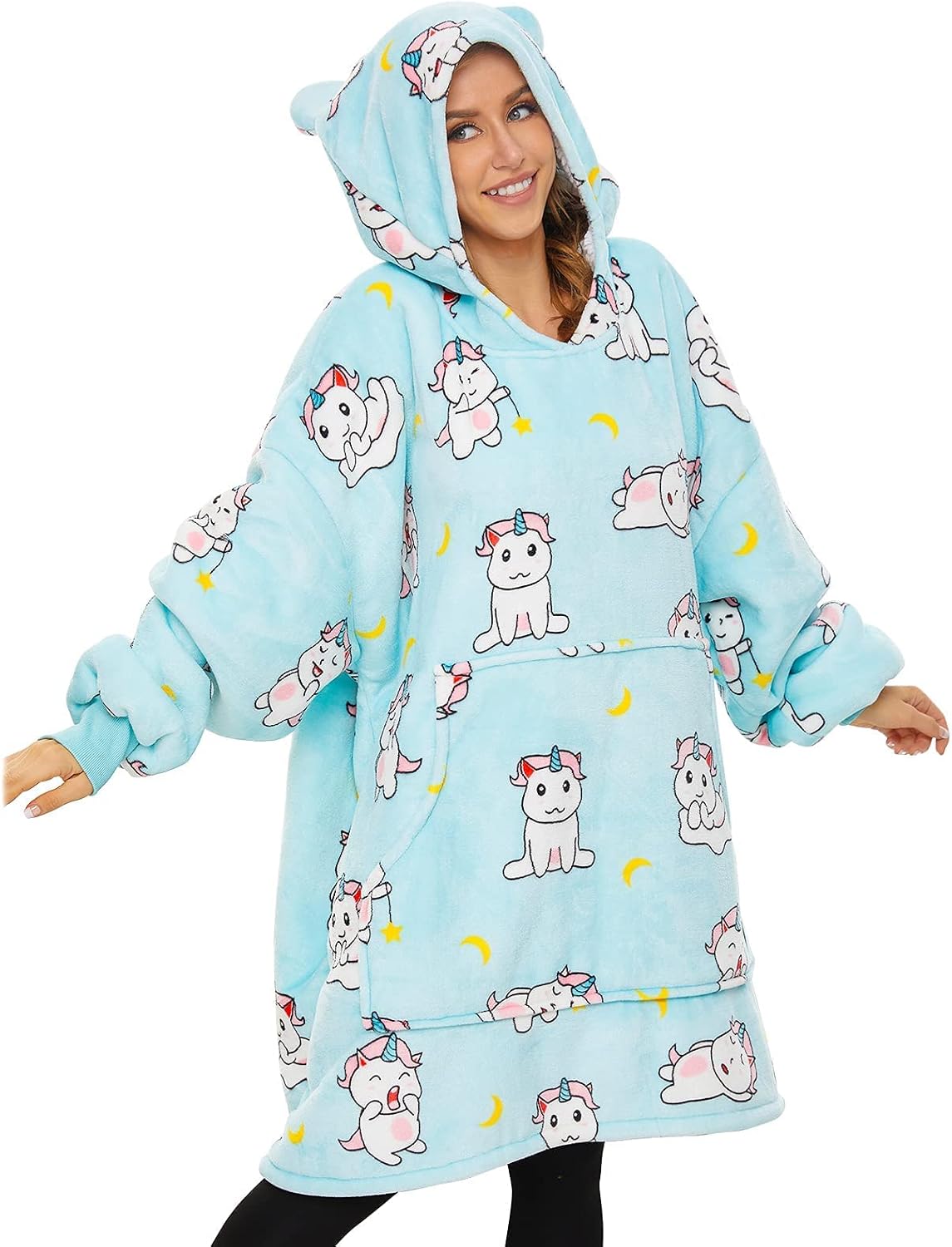 Detalle de THREE POODLE Wearable Blanket Hoodie – koc z kapturem z sherpy i polaru