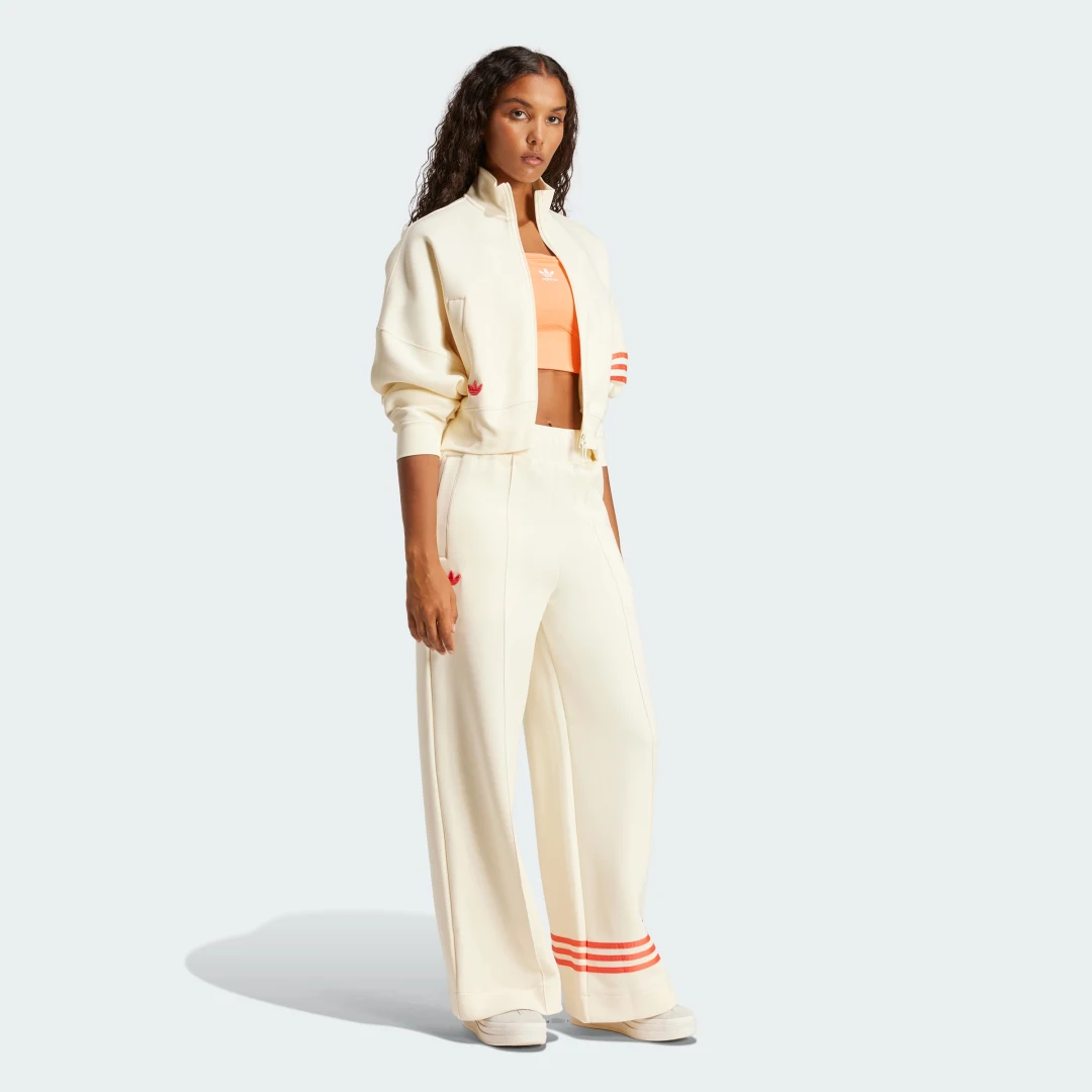 Detalle de Pantalón Adicolor Neuclassics de Adidas: comodidad diaria en blanco