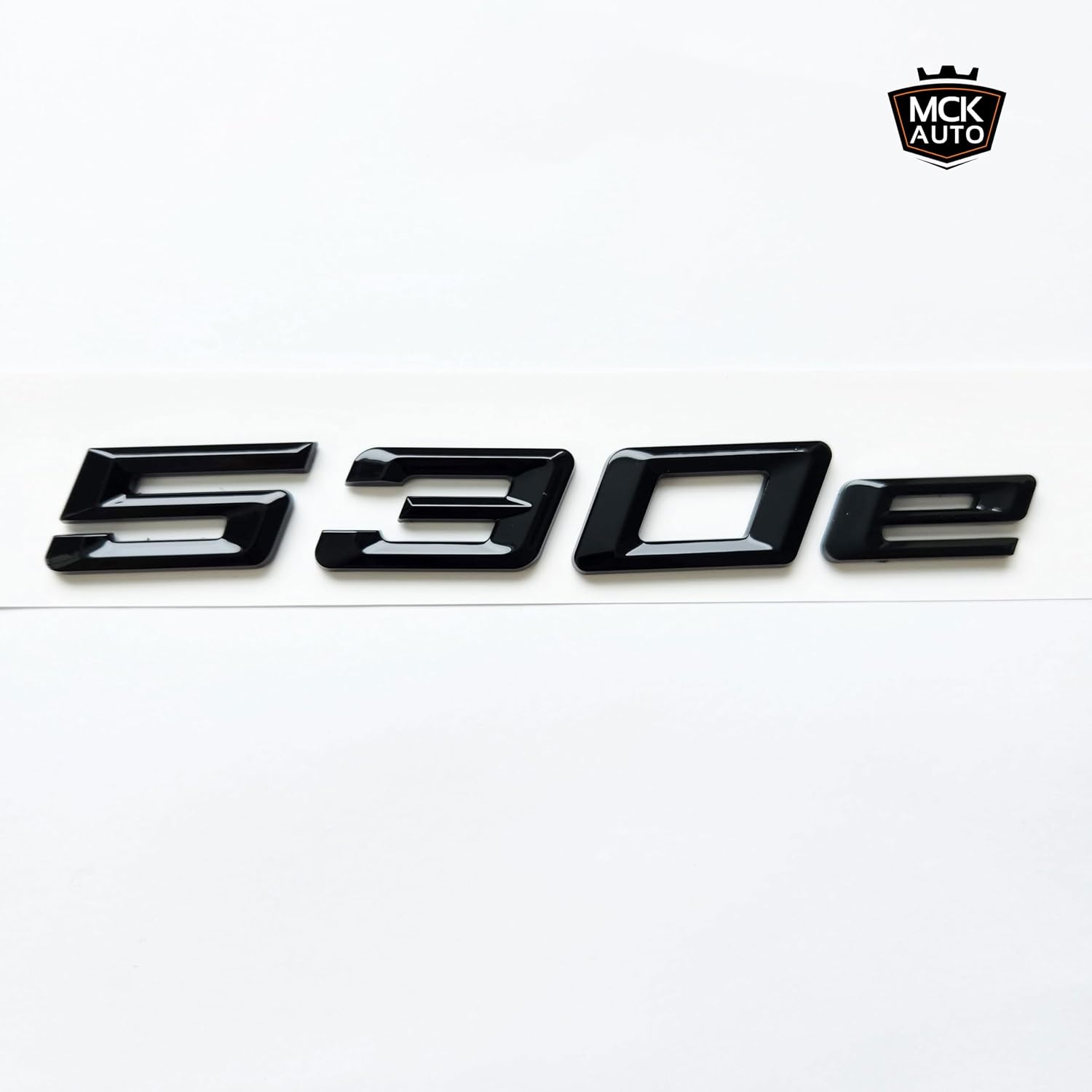 Detalle 2 de MCK Auto 530e black glossy rear badge