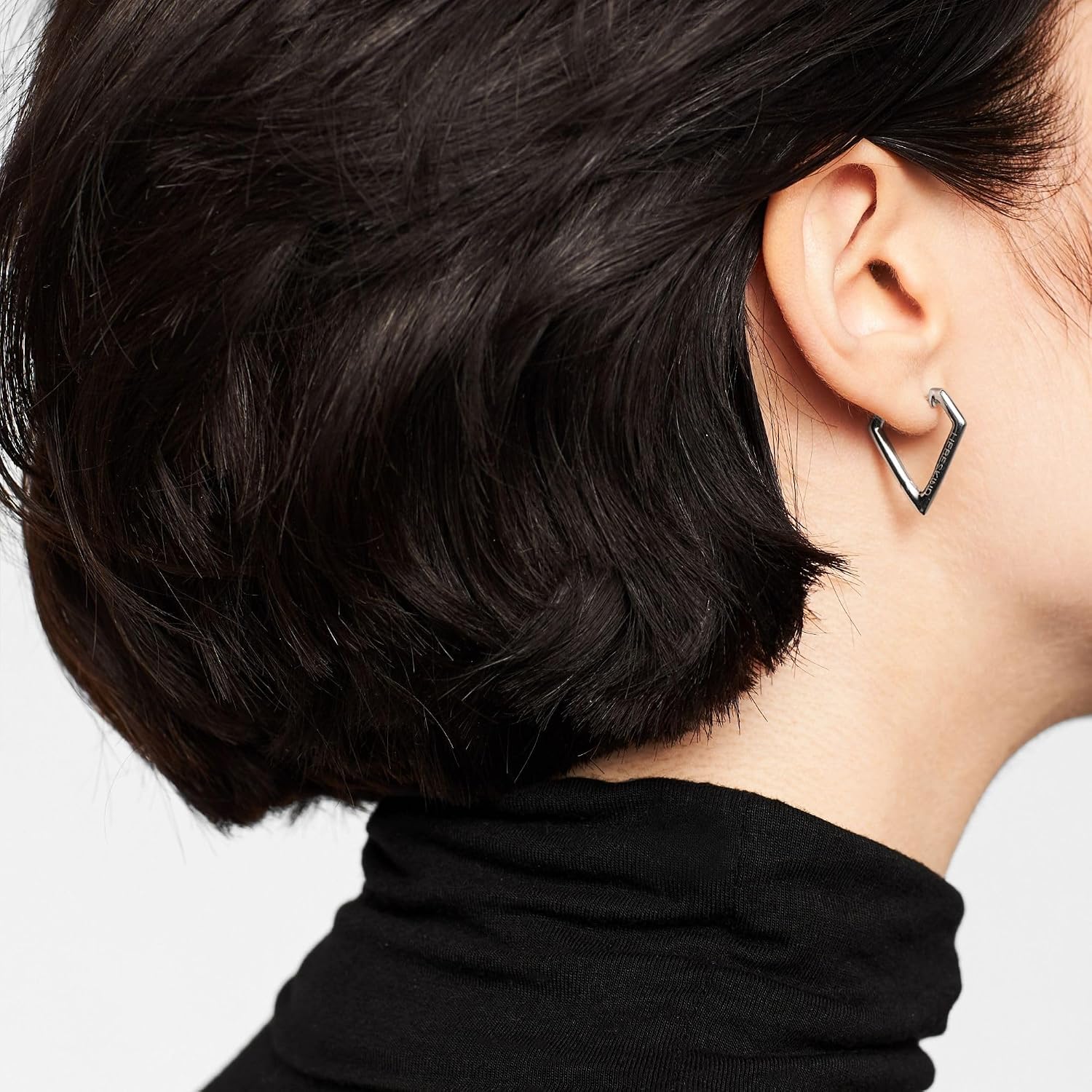 Detalle de LIEBESKIND BERLIN Damen Ohrringe – Geometrisch & Dreieckig aus Edelstahl, Klapp-Ceole
