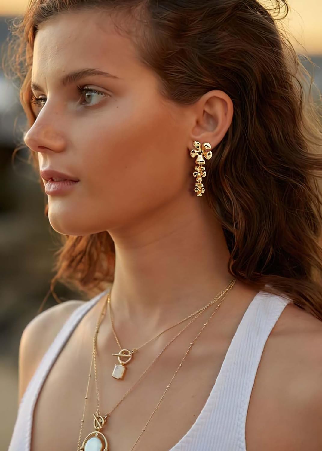 Detalle 2 de LILIE&WHITE Gold Ohrhänger für Damen mit Blumen-Design – zeitloser Schmuck für jeden Anlass