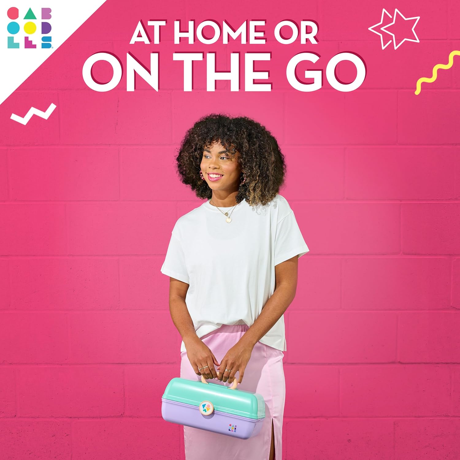 Thumbnail 3 de Caboodles On-The-Go Girl Organiseur de Maquillage – Grand rangement, miroir intégré et fermeture sécurisée