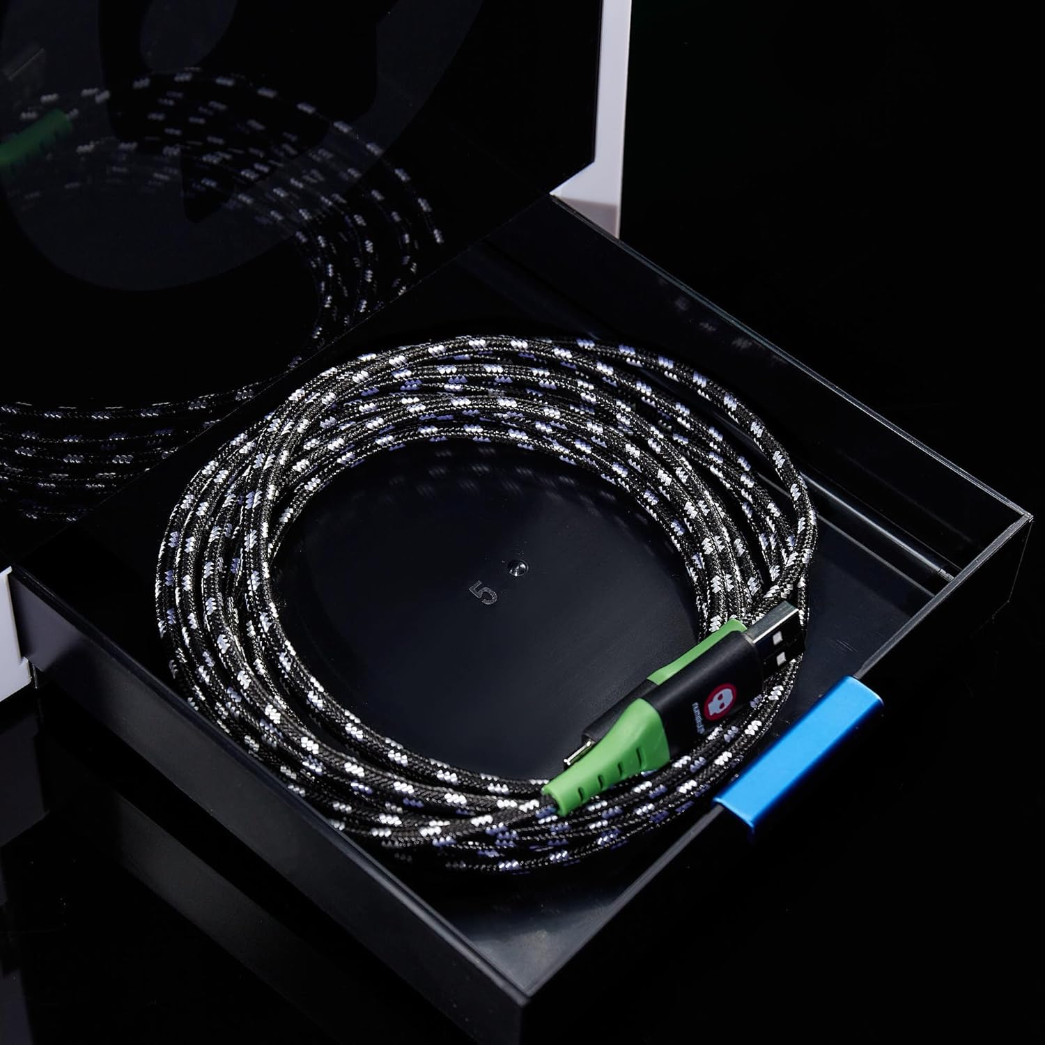 Detalle de Numskull Light Locker PS5-inspiriertes Gaming-Durcheinander-Organizer mit LED-Beleuchtung
