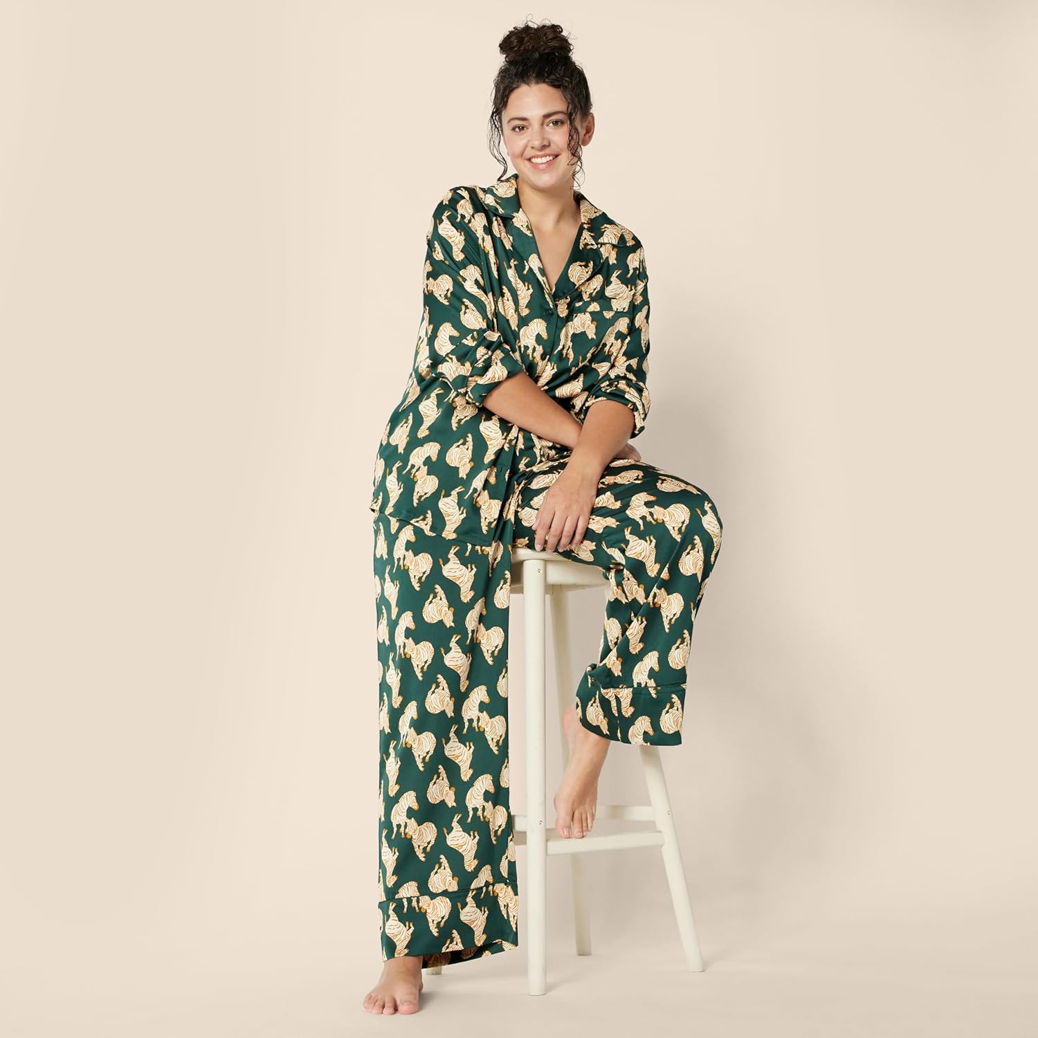 Thumbnail 5 de Amazon Essentials Women’s Satin Pyjama Shirt and Bottoms Set (Satin Georgette)