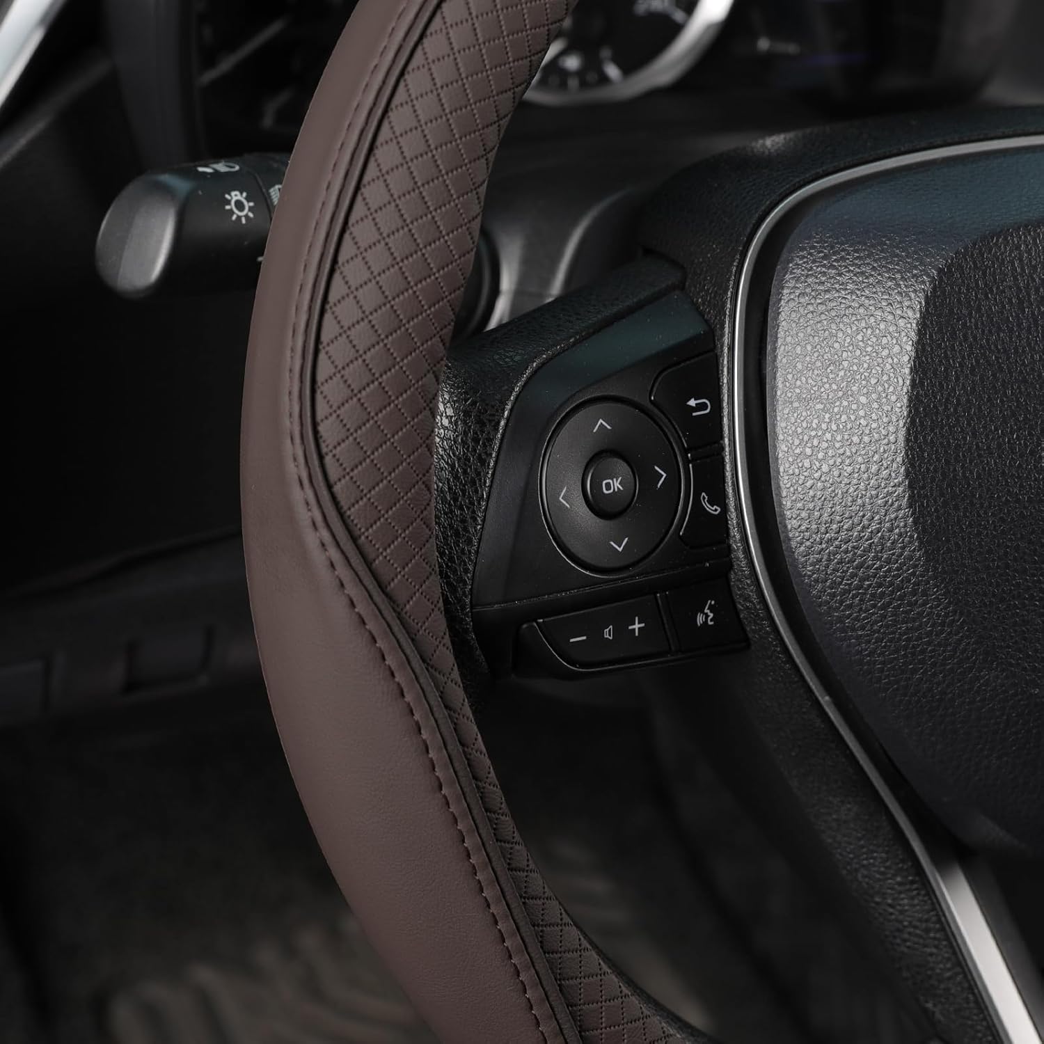 Thumbnail 2 de SEG Direct Steering Wheel Cover (37–39cm) Medium Size in Microfibre Leather, Non-Slip Coffee Brown