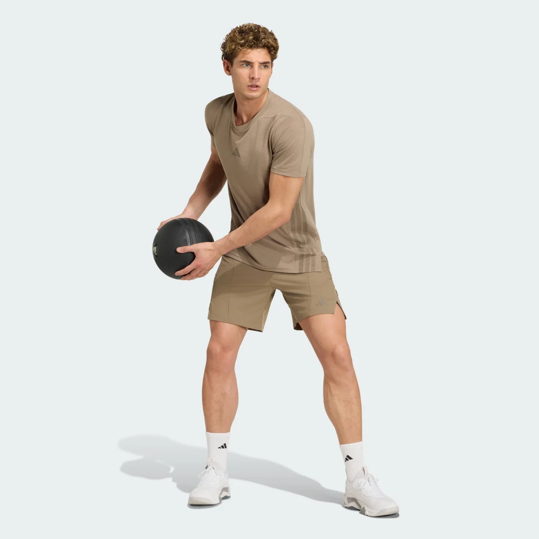 Detalle de Pantalón corto Designed for Training Workout de Adidas – Beige para entrenar con comodidad