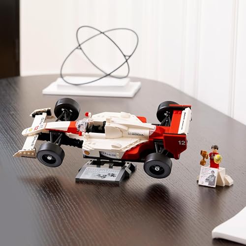 Detalle de LEGO Icons McLaren MP4/4 e Ayrton Senna (10330): un modellino da costruire per intenditori e appassionati di F1