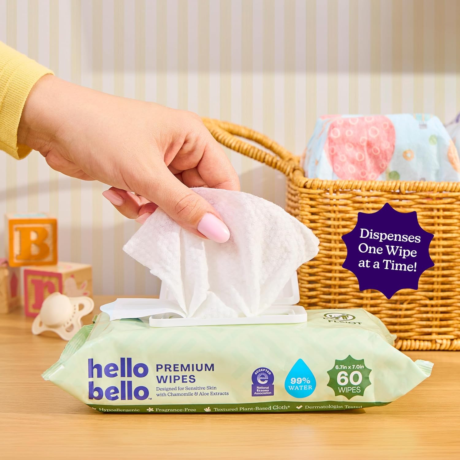 Detalle de Hello Bello Premium Wipes for Sensitive Skin with Chamomile & Aloe Extracts — 1080 Wipes (18 Packets)