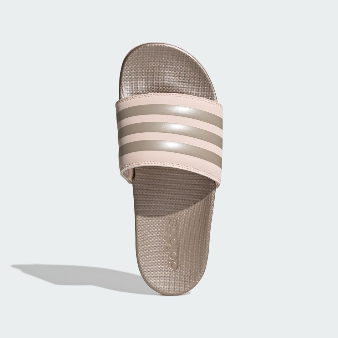 Detalle 2 de Adilette Comfort Rosa de Adidas: chancla versátil para verano y entretiempo