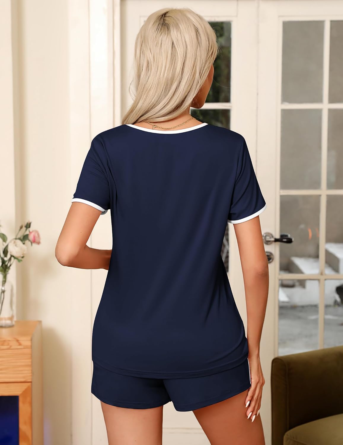 Detalle de Ekouaer Women's Two-Piece Pyjama Set with Chest Pocket and Drawstring Shorts
