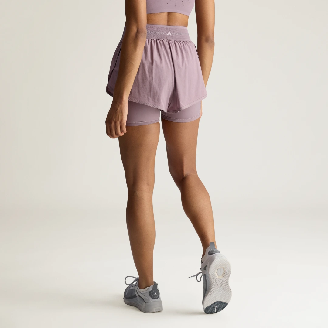 Detalle 2 de Pantalón corto de training adidas by Stella McCartney 2in1 – color violeta