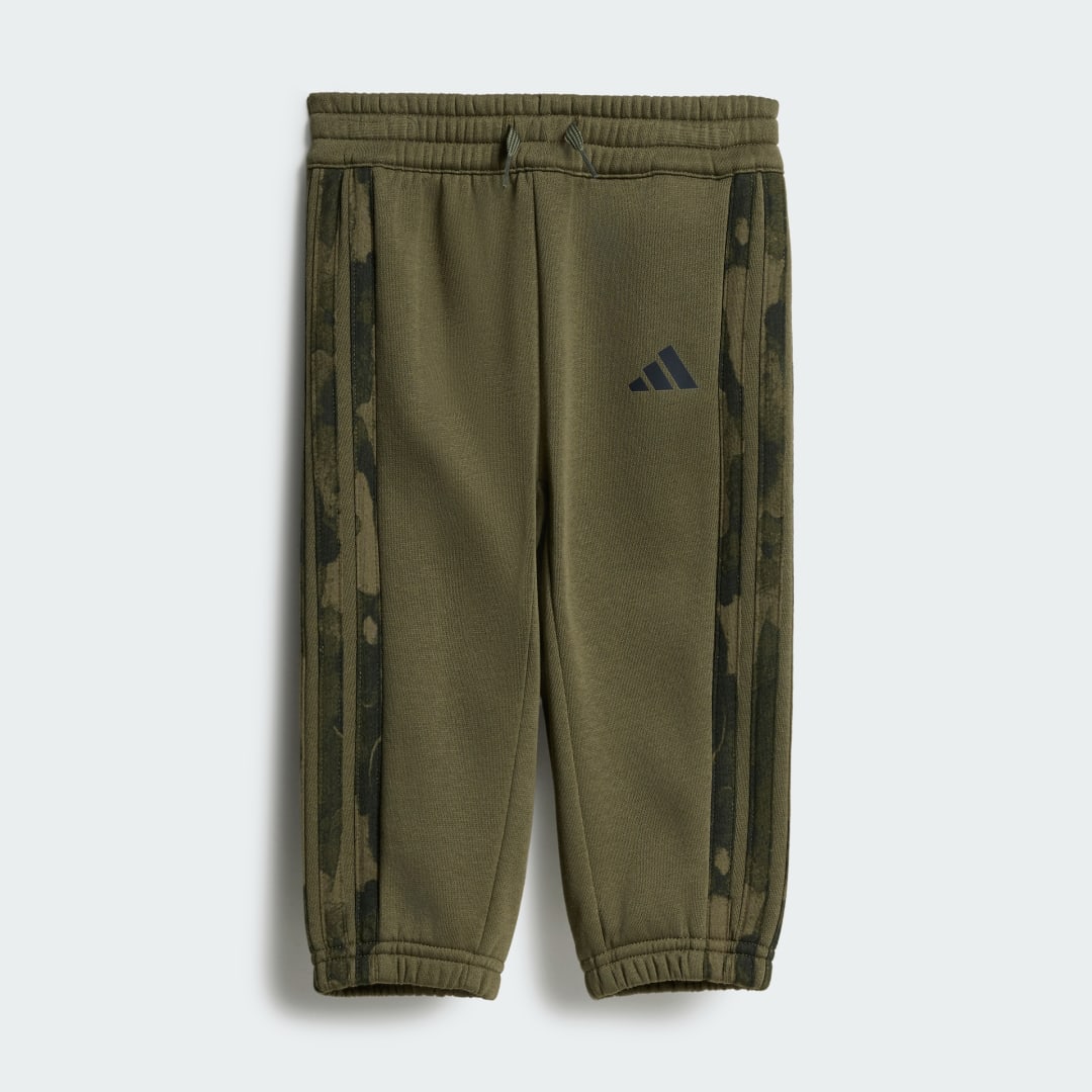 Detalle 2 de Conjunto de chándal de felpa Seasonal Essentials Camo de Adidas