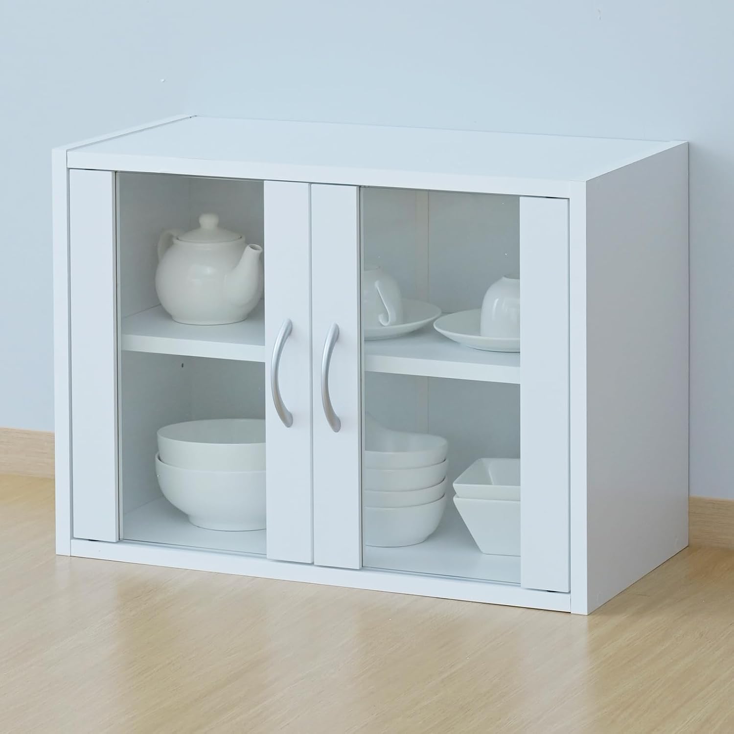 Detalle de 山善 CCB-4560(WH) ミニ食器棚 ガラス扉・可動棚付き 幅60×奥行29×高さ45cm