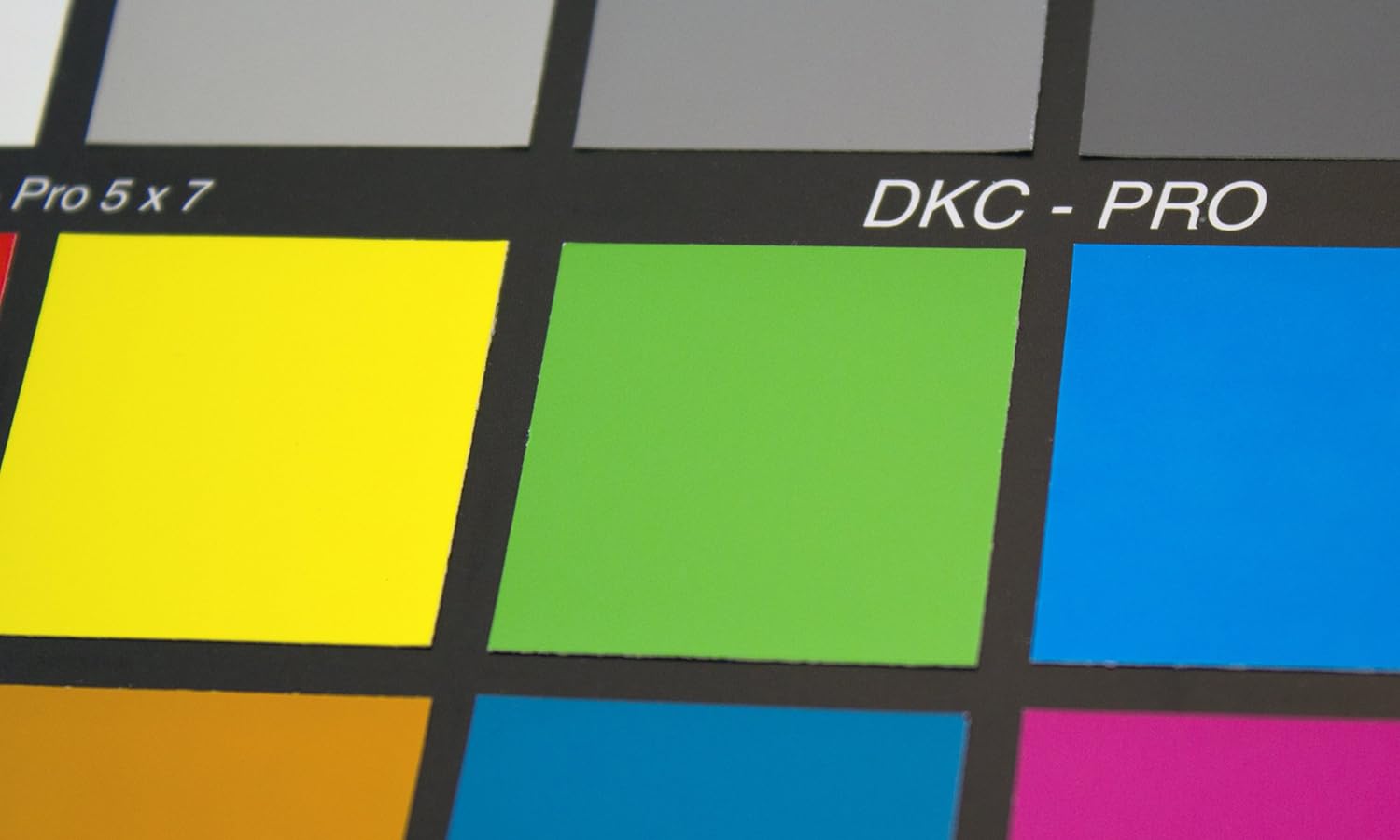 Thumbnail 4 de DGK Color Tools DKC-Pro カラーチャート 5インチ x 7インチ、18色パッチ・12%／18%グレー・スタンド付き
