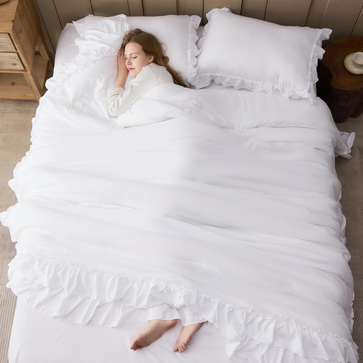 Detalle de Andency White Comforter Set Queen Size — Lightweight Ruffle 3-Piece