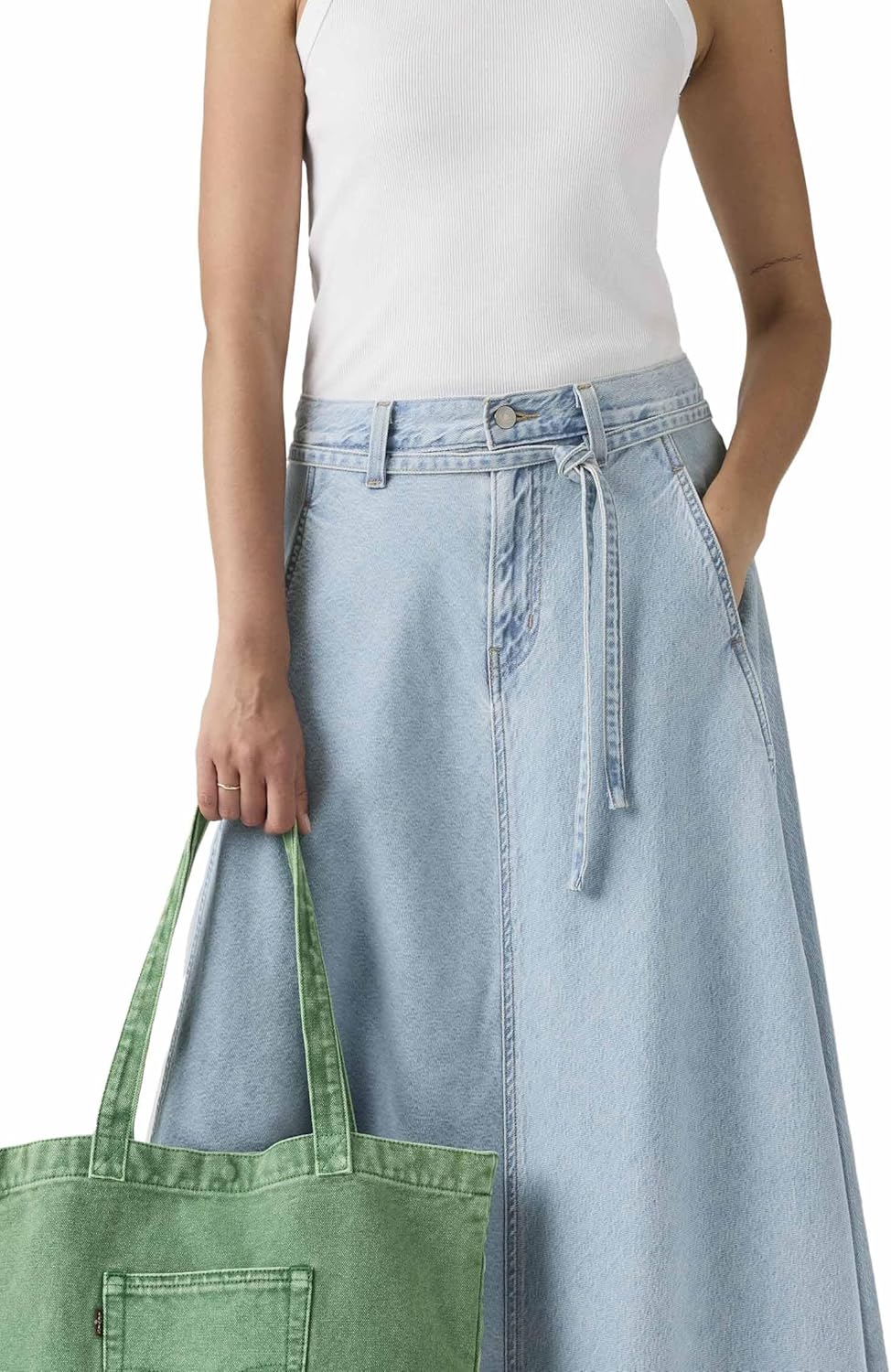 Detalle de Levi's Women's Tote Bag — 16L Everyday Companion