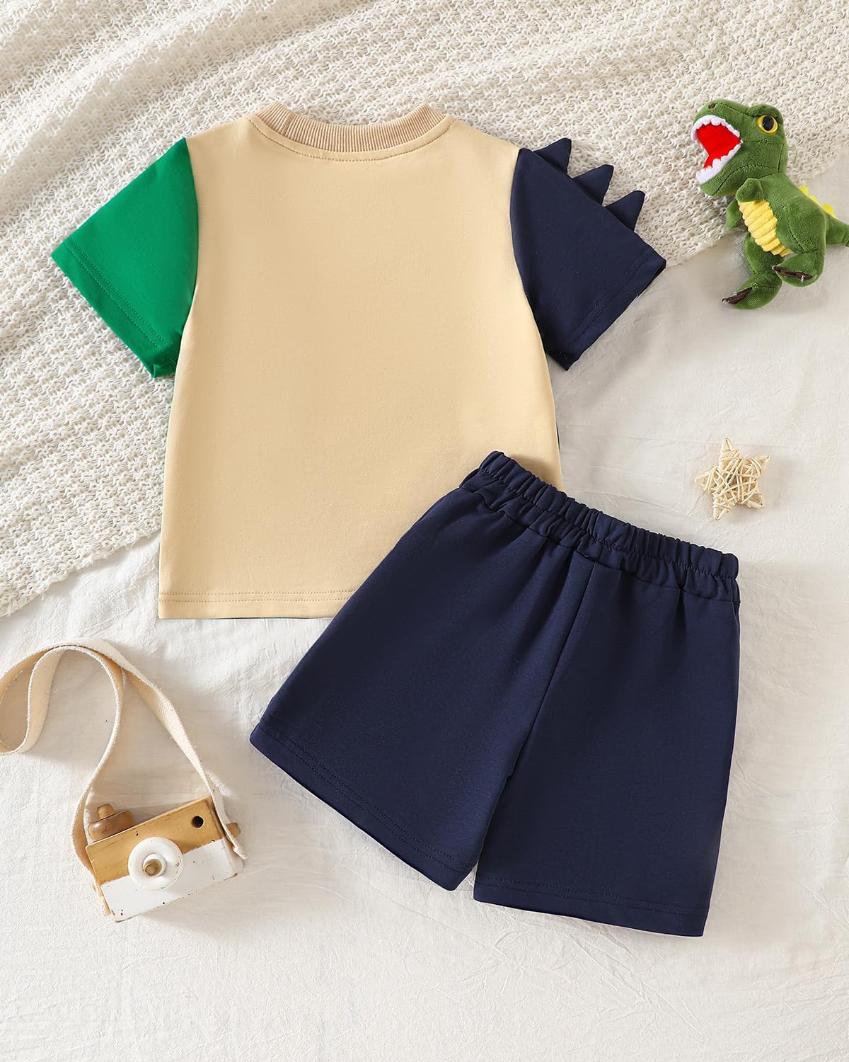 Detalle de FishingDino Jungen Sommer-Kleidungsset 86–110 – Dino & Bagger Motiv, Kurzarmshirt + Shorts