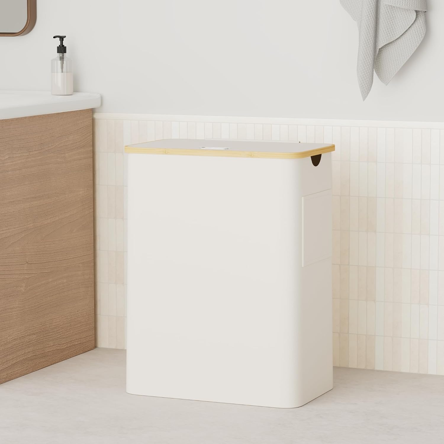 Detalle de OUSFOT WK158L-BWa – kosz na pranie 158 l, 3 komory, pokrywa