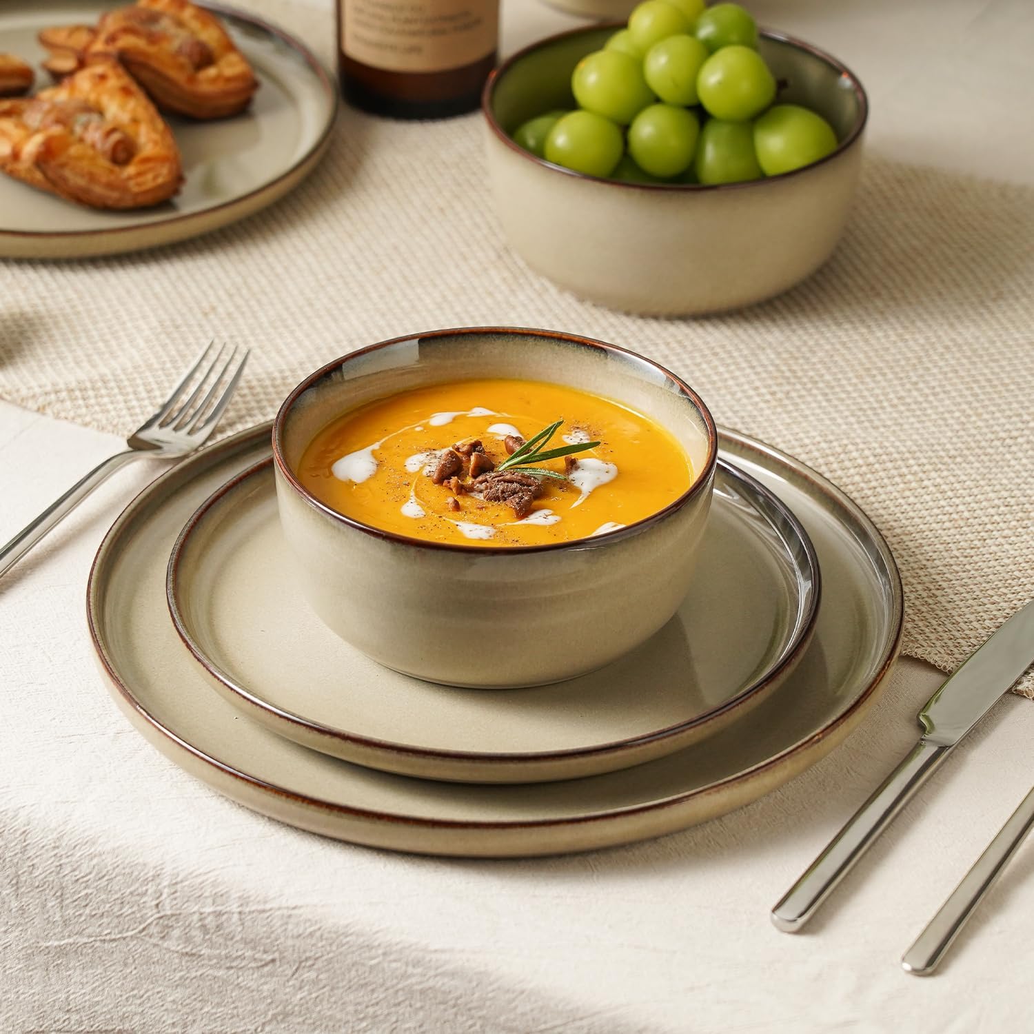 Detalle de KINGSTONE Stoneware Dinnerware Set, 12-Piece