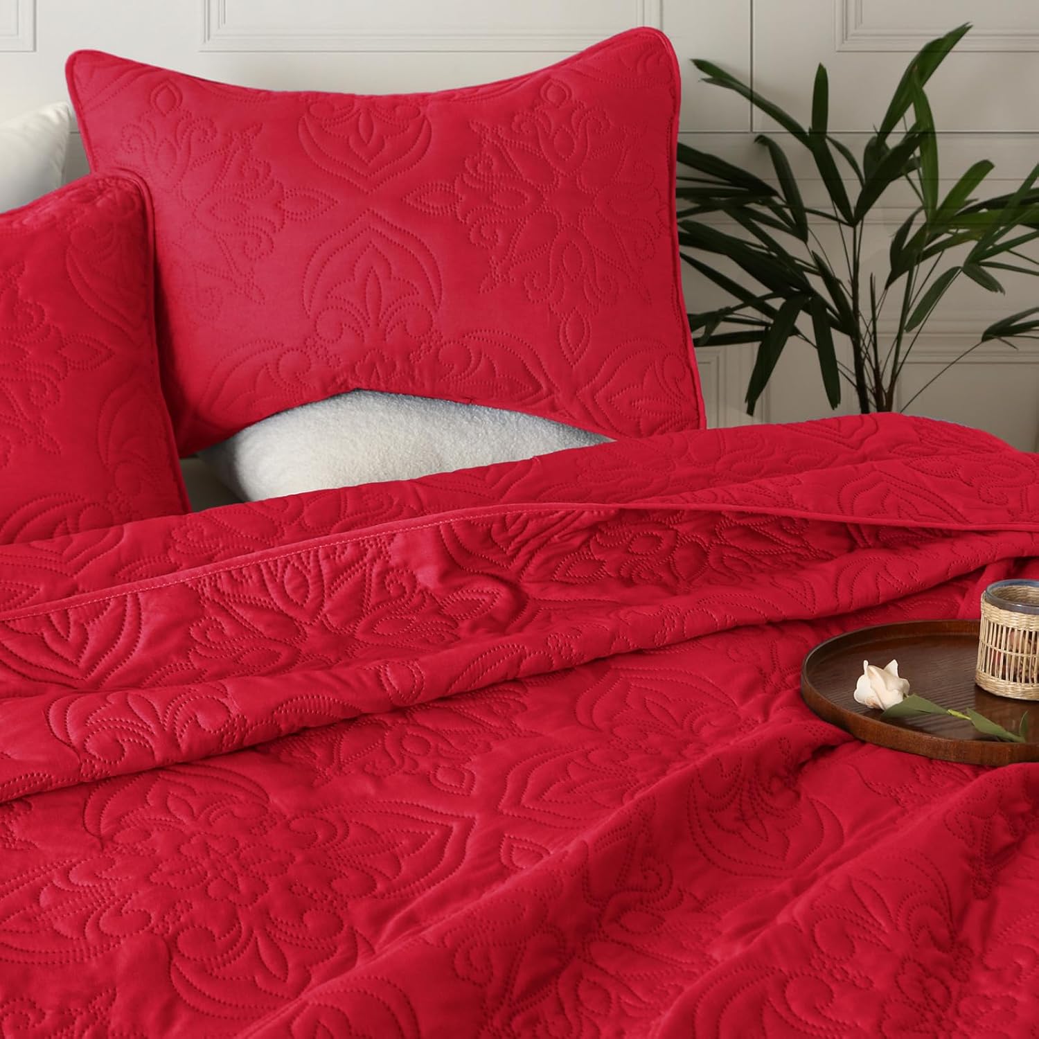 Detalle de Whale Flotilla WFQS-DIA-CKRD Cal King Quilt Set, Reversible Red Damask