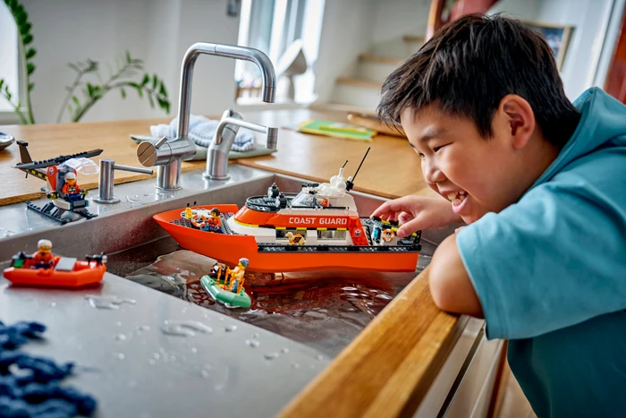 Thumbnail 4 de LEGO City Rettungsboot 60504 mit Hubschrauber