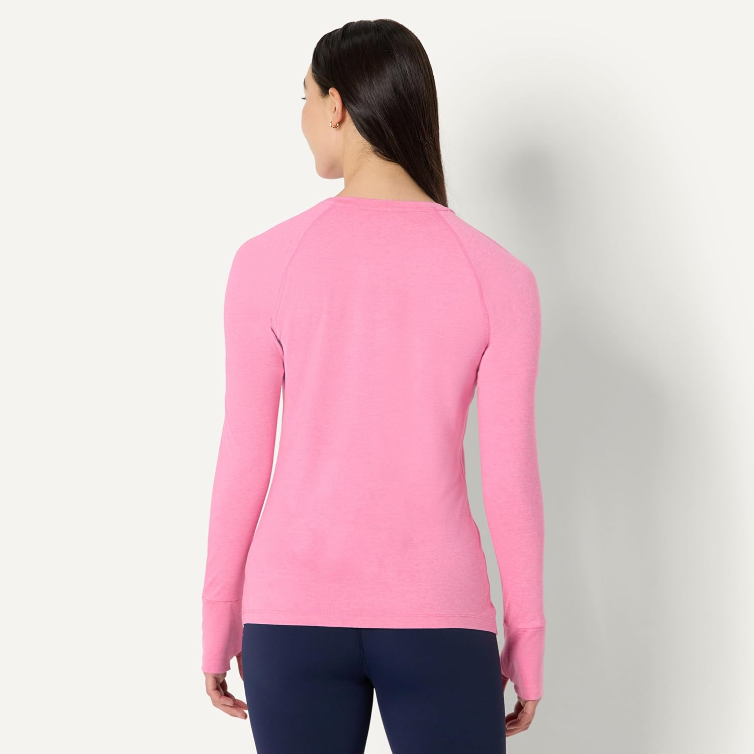 Detalle de Amazon Essentials Women's Athletic Soft Performance Lightweight Stretch Long Sleeve Layering Workout Top