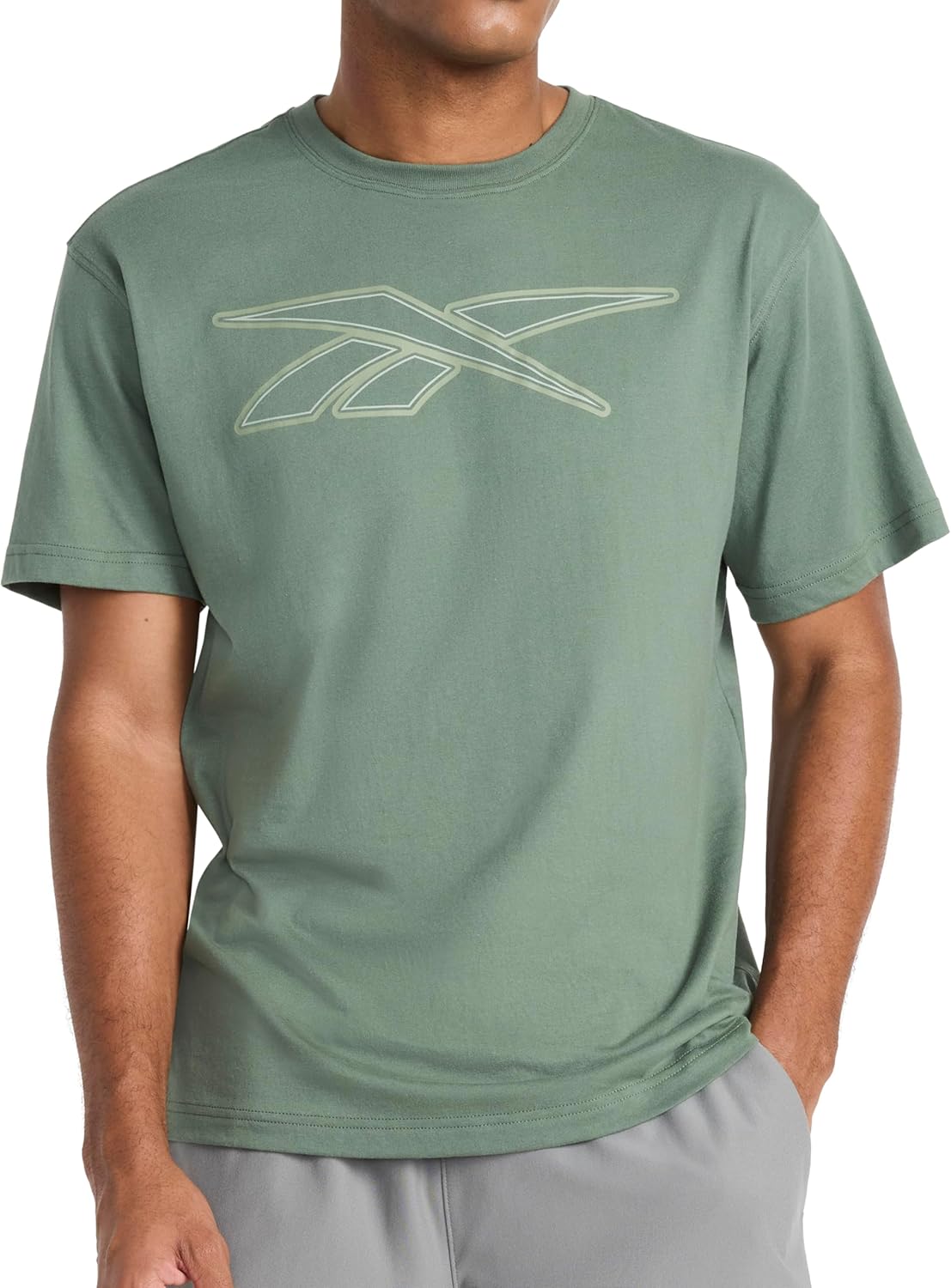 Detalle de Reebok Men's Short Sleeve Graphic Crewneck T-Shirt — Standard Fit, Lightweight Cotton-Poly