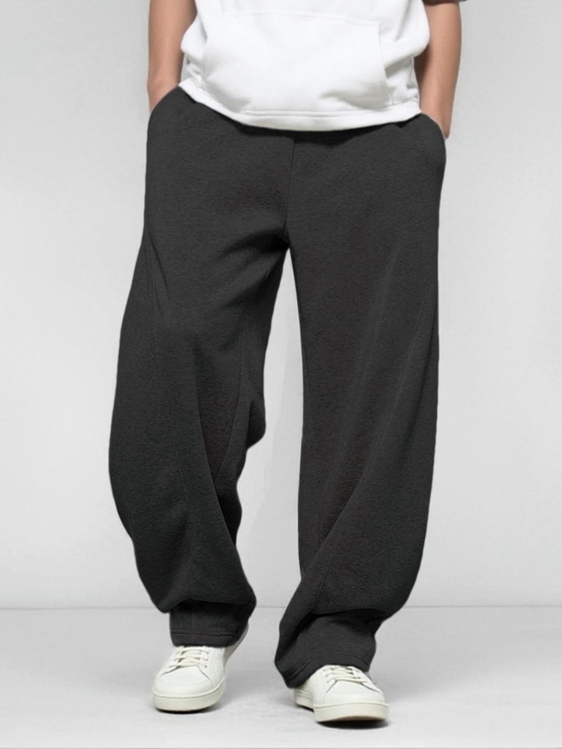 Detalle de LuminBlaze Men’s Baggy Sweatpants with Elastic Drawstring Waist and Deep Pockets