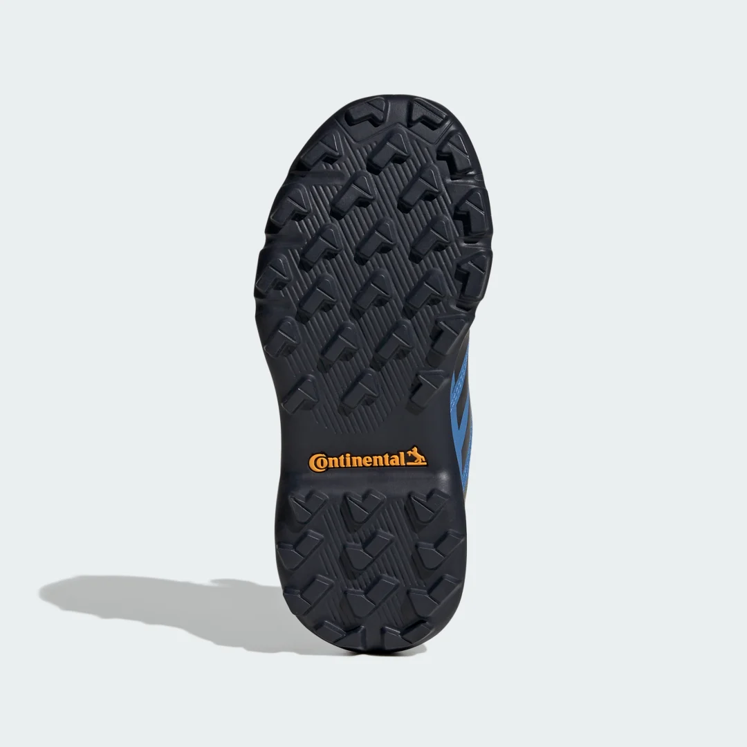 Detalle de Zapatilla Terrex GORE-TEX Hiking de Adidas: versátil para senderismo en exteriores